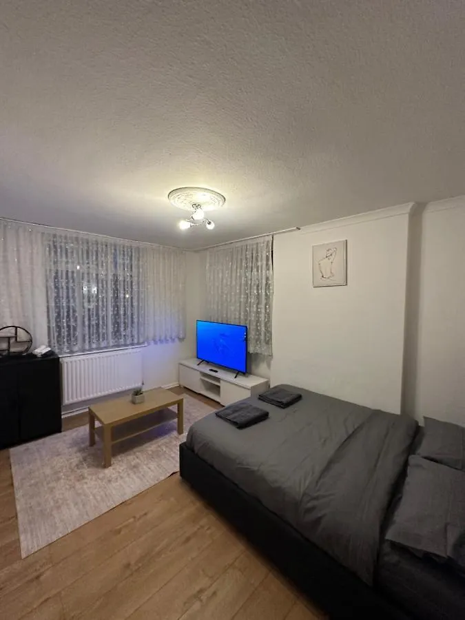Spacious Private Room In The Heart Of Dalston, Hackney 런던 0*,
