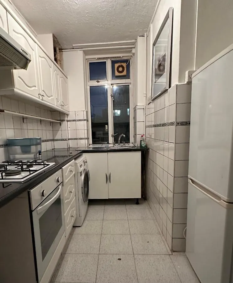 Spacious Private Room In The Heart Of Dalston, Hackney 런던