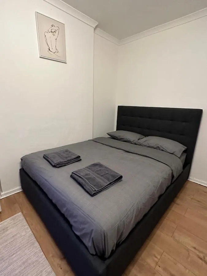 Spacious Private Room In The Heart Of Dalston, Hackney London Homestay